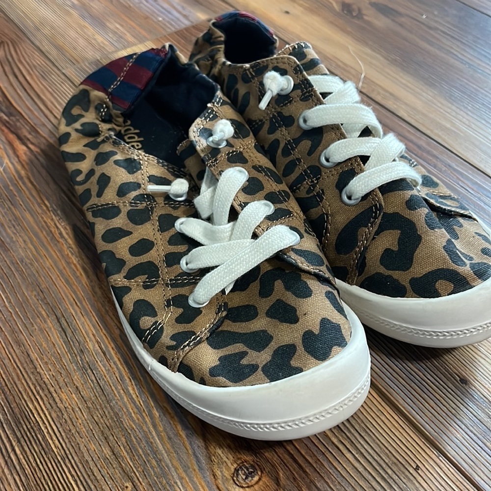 Madden sneakers size 8.5 - Picture 2 of 4